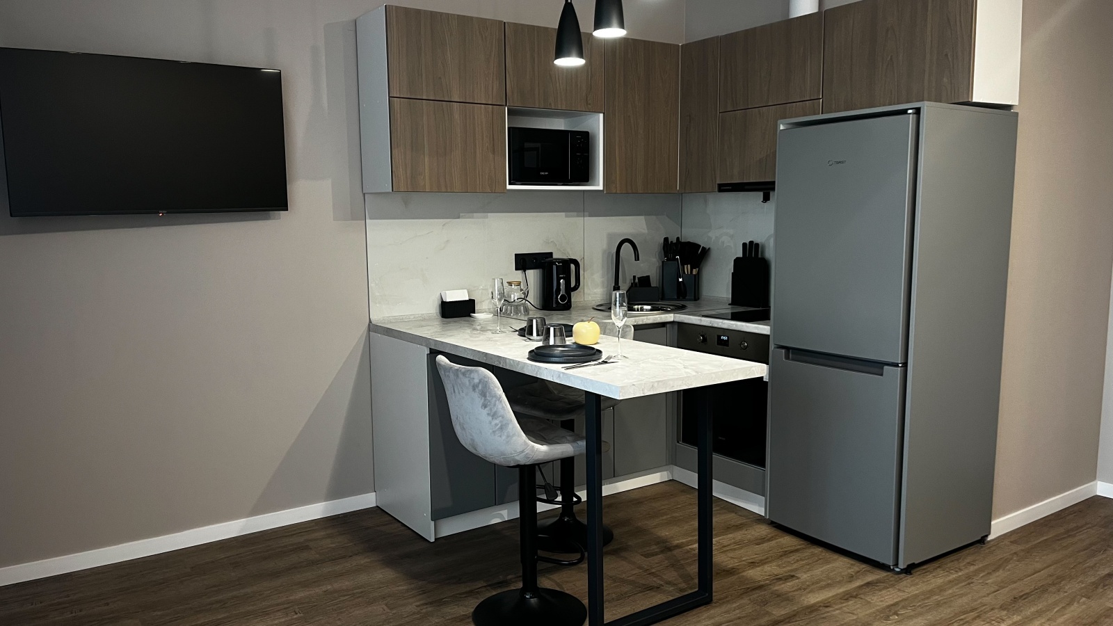 студия с дизайнерским ремонтом