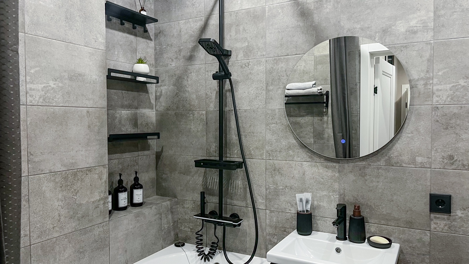 студия с дизайнерским ремонтом