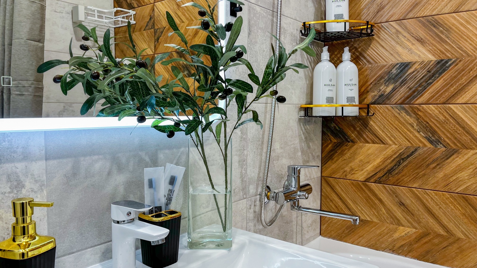 Евротрешка премиум класса вблизи аэропорта