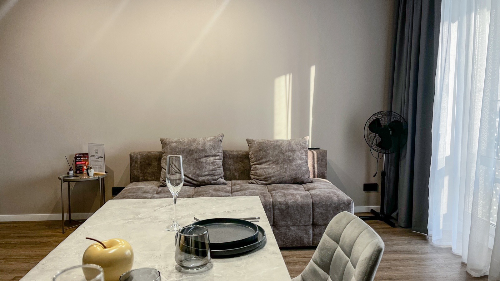 студия с дизайнерским ремонтом